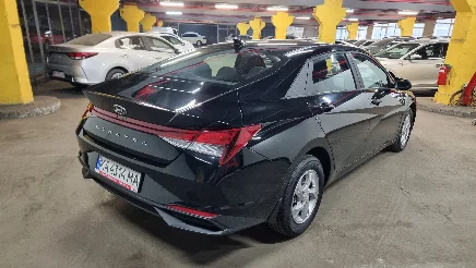 Hyundai Elantra photo-5